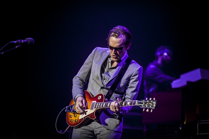 Bluesheld Joe Bonamassa vlekkeloos @ Lotto Arena!