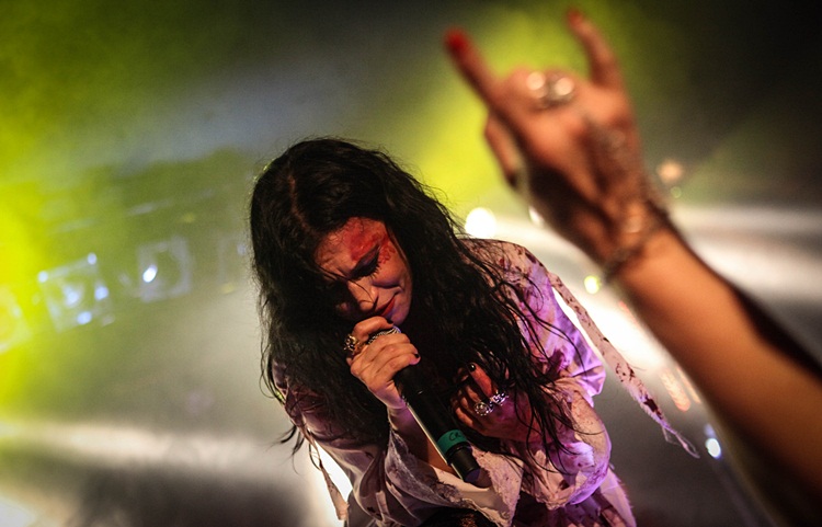 Fotoverslag Lacuna Coil, Motionless In White en Devilment @ Muziekodroom!