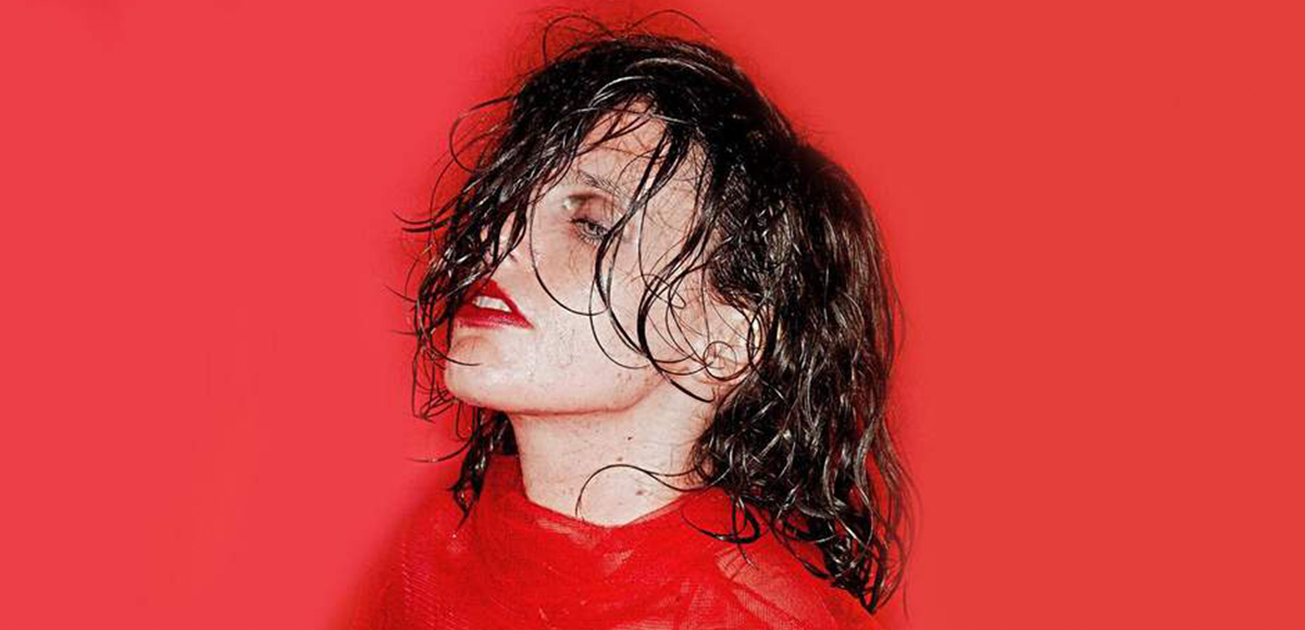 Anna Calvi  doet Trix bloeden!