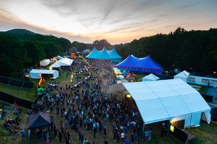 ABSOLUTELY FREE FESTIVAL LOKT MEER DAN 7.500 BEZOEKERS!