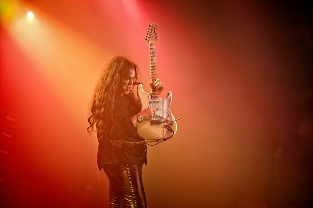 , Yngwie Malmsteen De Zweedse Viking @ 013 met prachtig gitaar geweld!