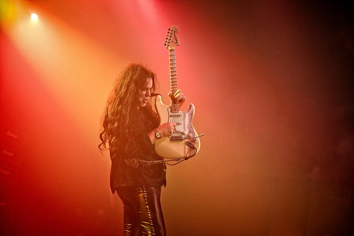 Yngwie Malmsteen De Zweedse Viking @ 013 met prachtig gitaar geweld!