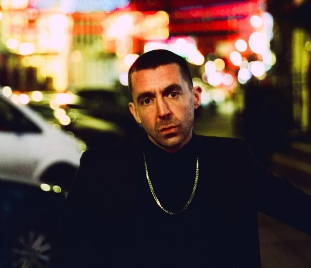 , Miles Kane kondigt album One Man Band aan en ontbindt demonen op single Troubled Son!