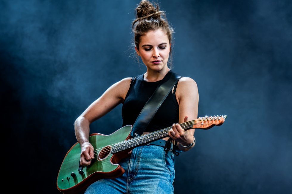 Emmy d’Arc tekent bij Warner Music!